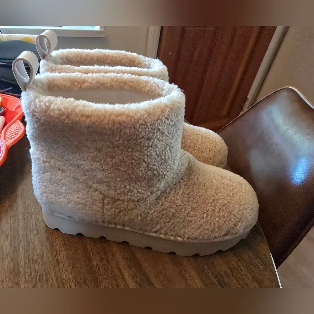 Michael Kors Winnie Faux Shearling Boot In Natural Size 7